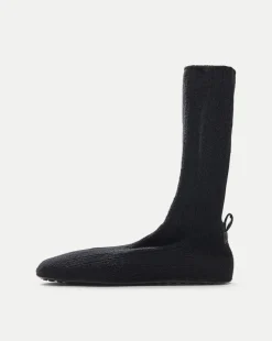 Flexible Knit Shoe in Black